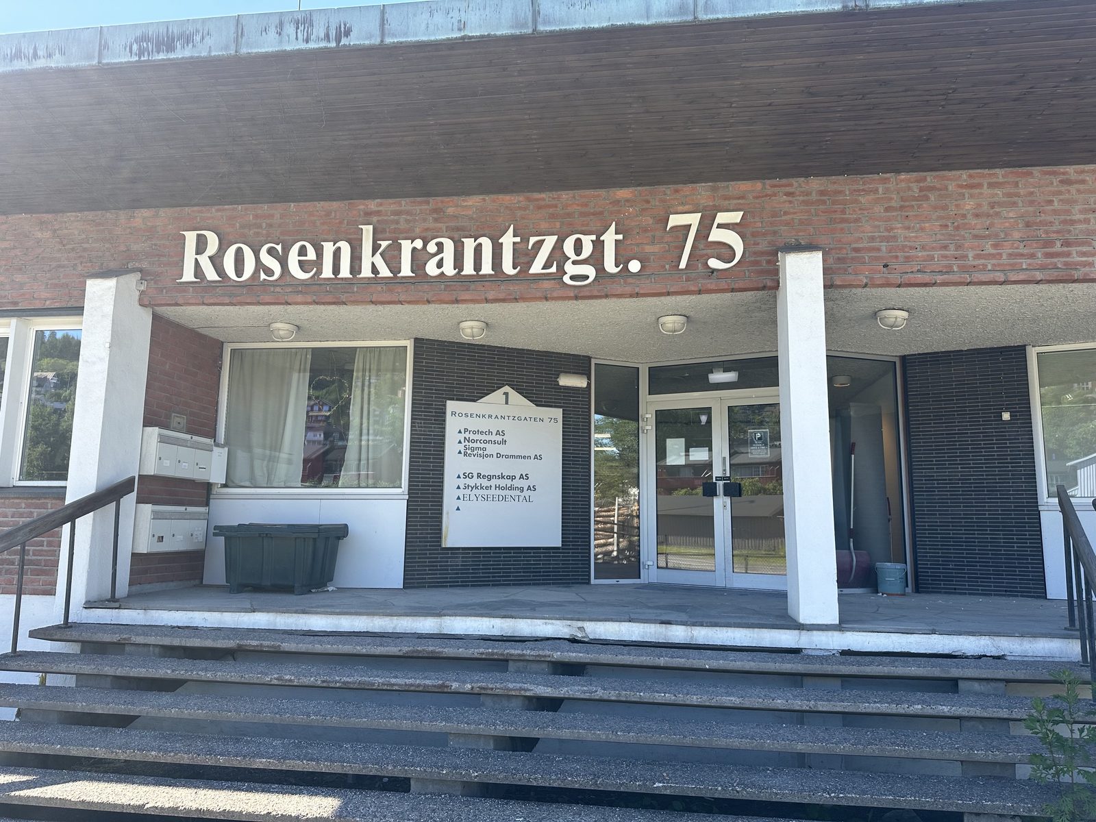 Inngangen til Hotvet legesenter i Rosenkrantzgata 75 i Drammen