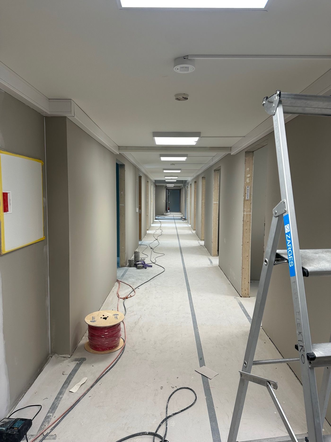 Korridor som binder konsultasjonsrommene sammen