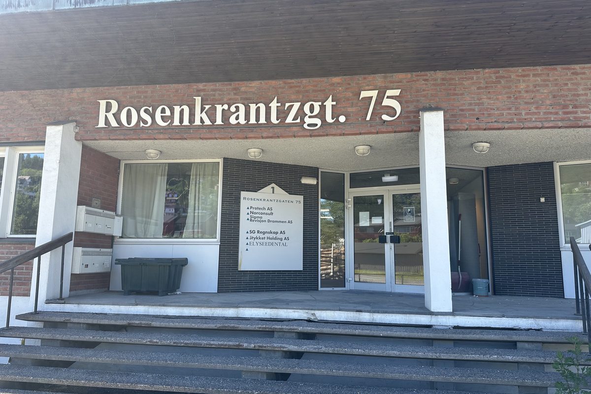 Inngangen til Rosenkrantzgata 75 i Drammen, hvor Hotvet legesenter holder til